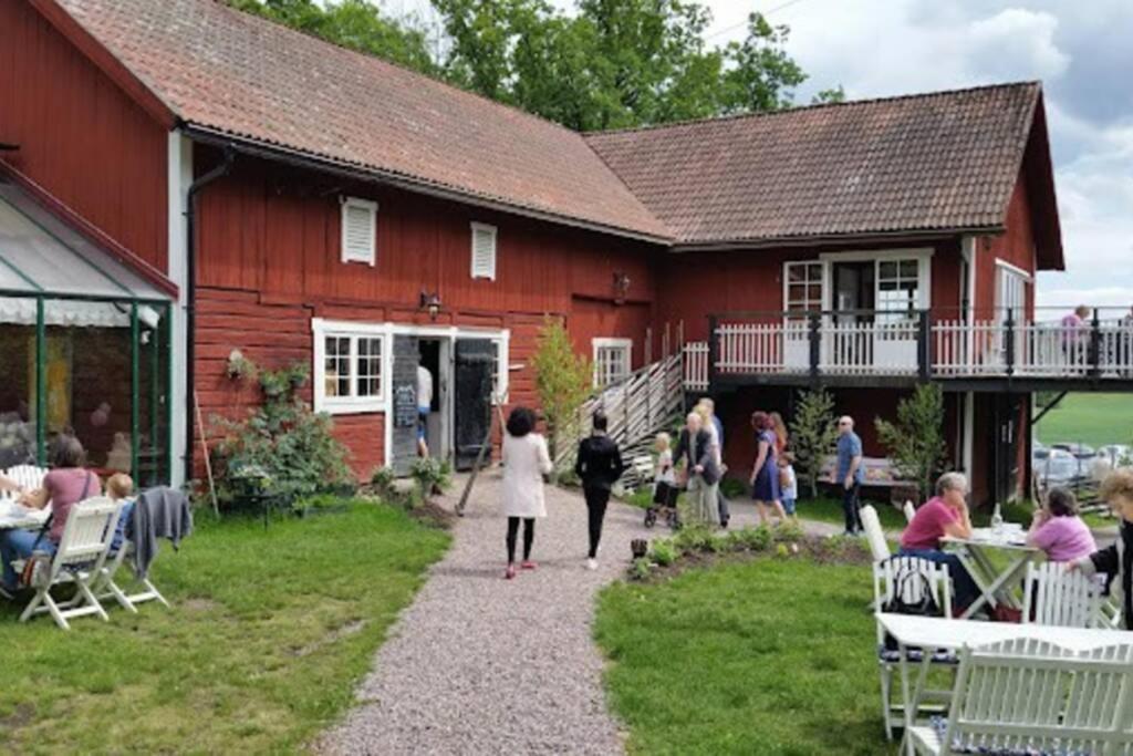 Cabin In The Woods, Close To Lake Maelaren Eskilstuna Exterior foto